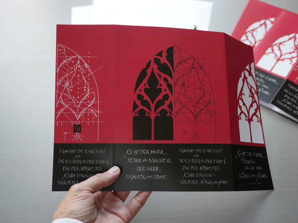 Moderne christliche Weihnachtskarte Psalm 24 – Altarfalz in Rot | Kalligrafie „Machet die Tore weit“ | A4 offen mit edlem Umschlag
