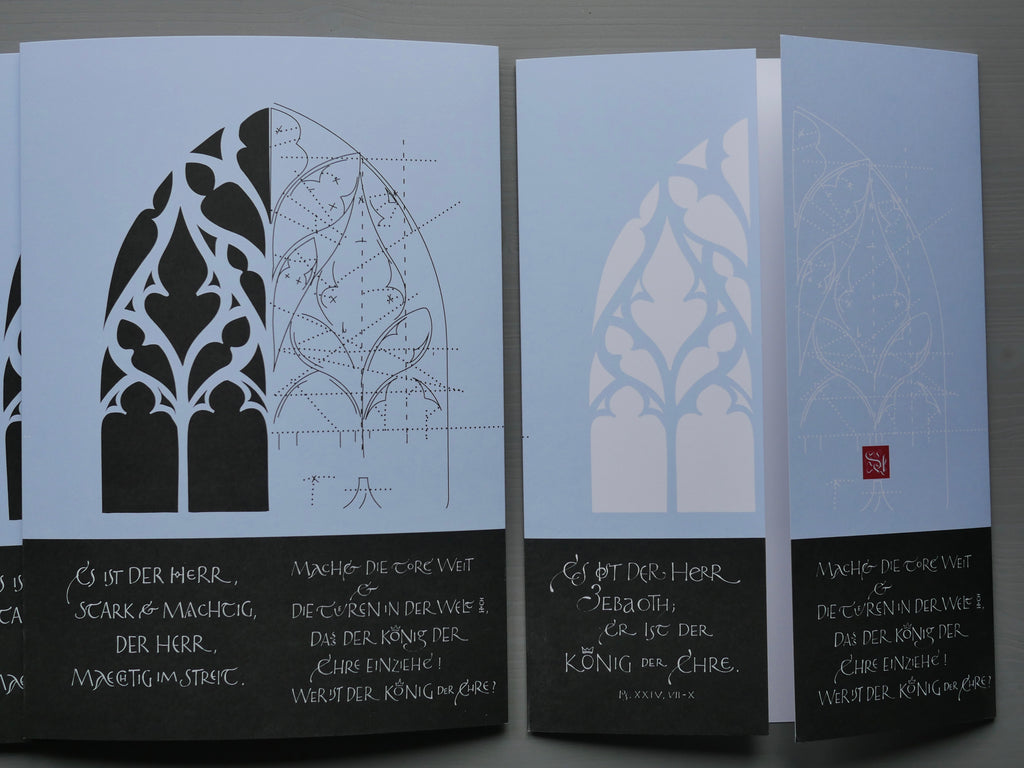 Moderne christliche Weihnachtskarte Psalm 24 – Altarfalz in Bleu | Kalligrafie „Machet die Tore weit“ | A3 offen mit Umschlag