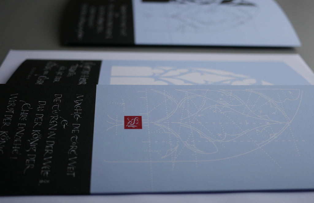 Moderne christliche Weihnachtskarte Psalm 24 – Altarfalz in Bleu | Kalligrafie „Machet die Tore weit“ | A3 offen mit Umschlag