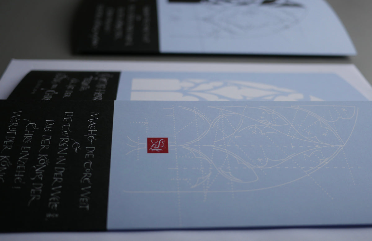 Moderne christliche Weihnachtskarte Psalm 24 – Altarfalz in Bleu | Kalligrafie „Machet die Tore weit“ | A3 offen mit Umschlag