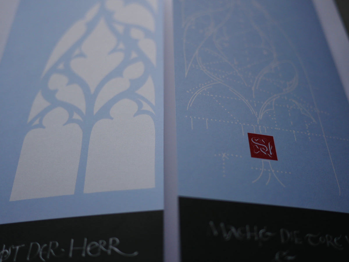 Moderne christliche Weihnachtskarte Psalm 24 – Altarfalz in Bleu | Kalligrafie „Machet die Tore weit“ | A3 offen mit Umschlag