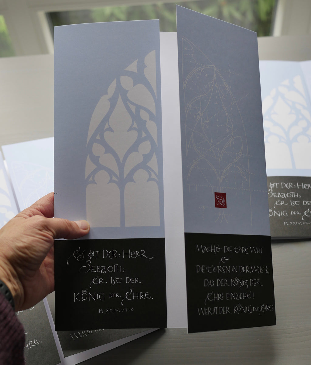 Moderne christliche Weihnachtskarte Psalm 24 – Altarfalz in Bleu | Kalligrafie „Machet die Tore weit“ | A3 offen mit Umschlag