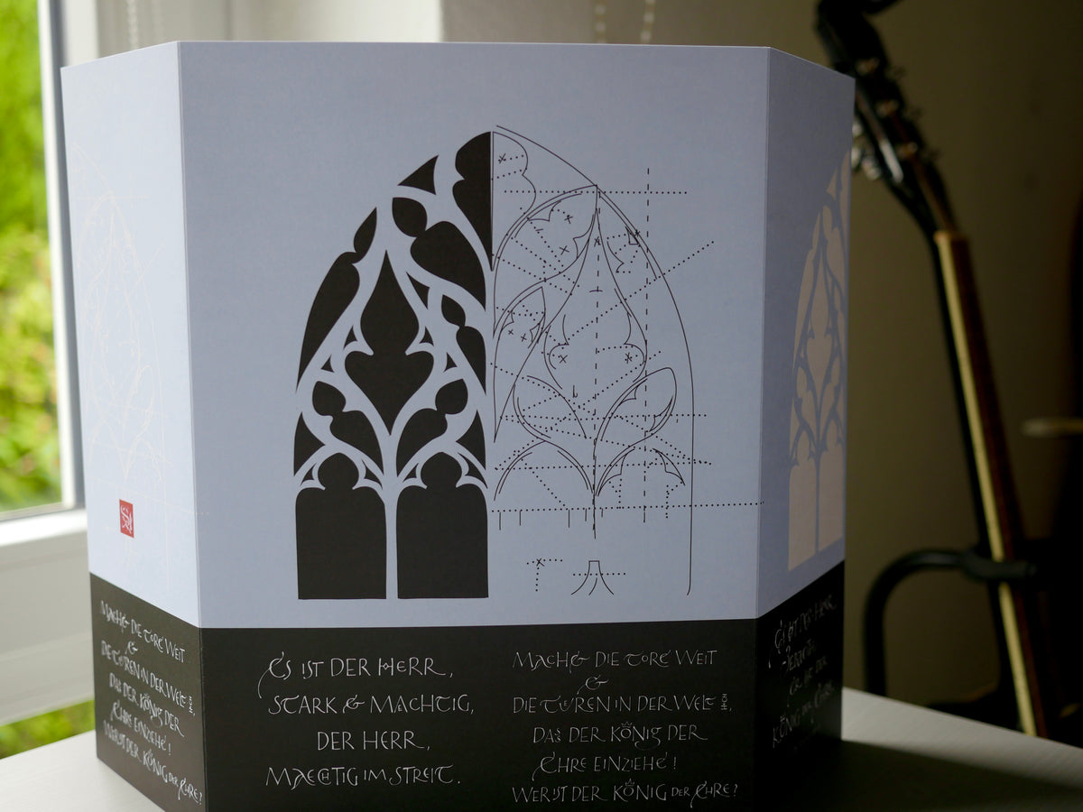 Moderne christliche Weihnachtskarte Psalm 24 – Altarfalz in Bleu | Kalligrafie „Machet die Tore weit“ | A3 offen mit Umschlag