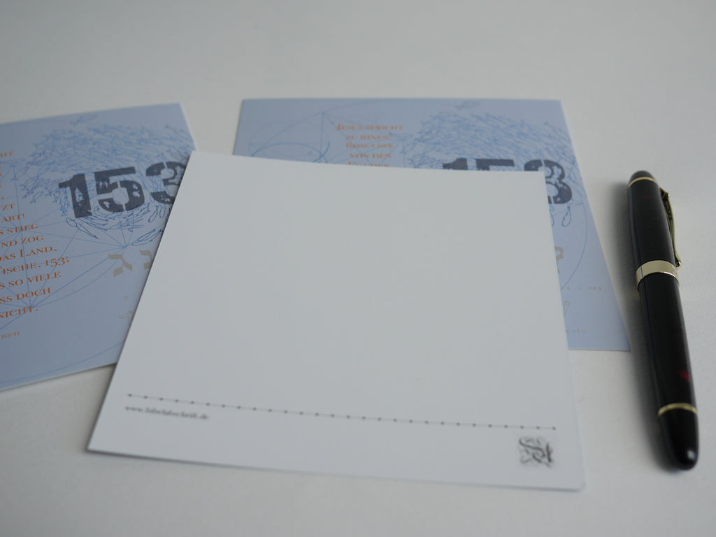 Christliche Postkarte, 153 Fische, Kalligrafie, Bibelvers über den Fischfang. Dargestellt sind einige mathematische Bedeutungen der Zahl.