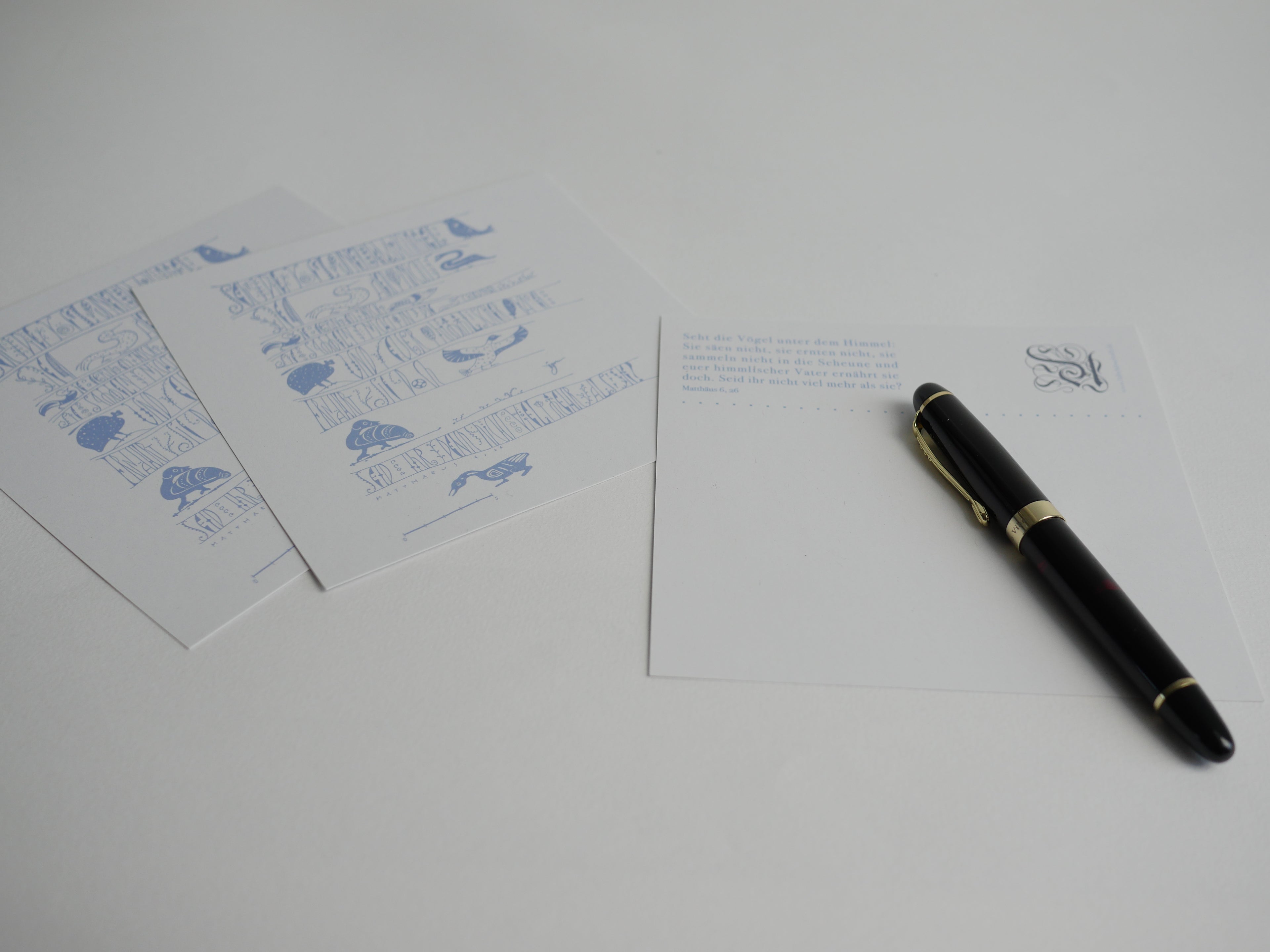 christliche Postkarte, Bibelvers, Seht die Vögel unter dem Himmel, Kalligrafie, quadratisches Format, gedruckt auf Naturkarton