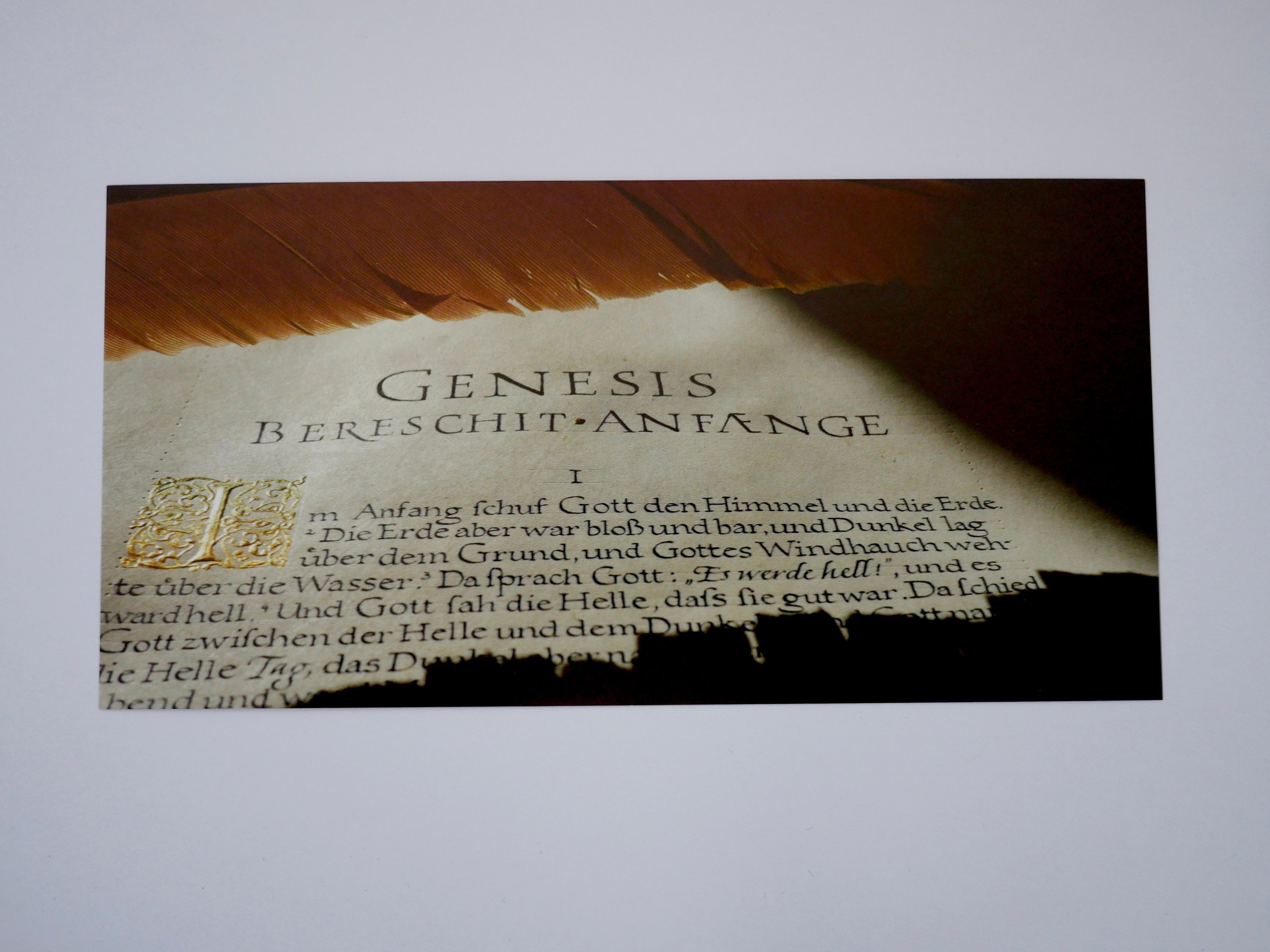 Postkarte christlich, mit dem Bibelvers "Im Anfang schuf Gott den Himmel und die Erde", gedruckt auf Postkartenkarton, Genesis, Kalligrafie