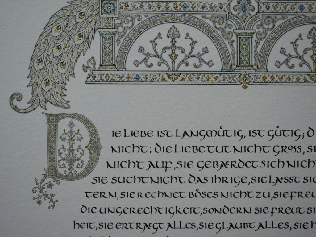 Hohelied der Liebe Wandbild – handvergoldeter Giclée-Druck A3+ mit Pfauen | 1. Korinther 13 | Bleu