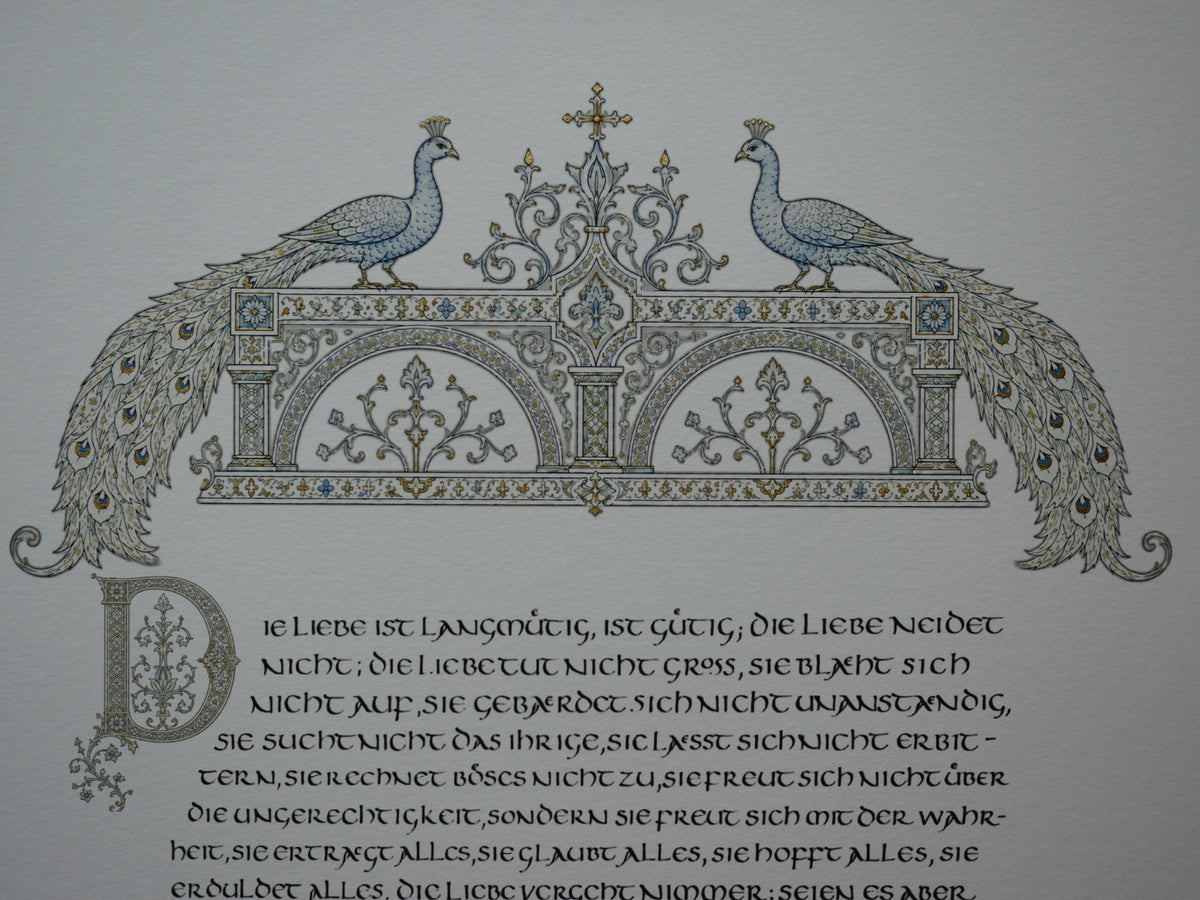 Hohelied der Liebe Wandbild – handvergoldeter Giclée-Druck A3+ mit Pfauen | 1. Korinther 13 | Bleu