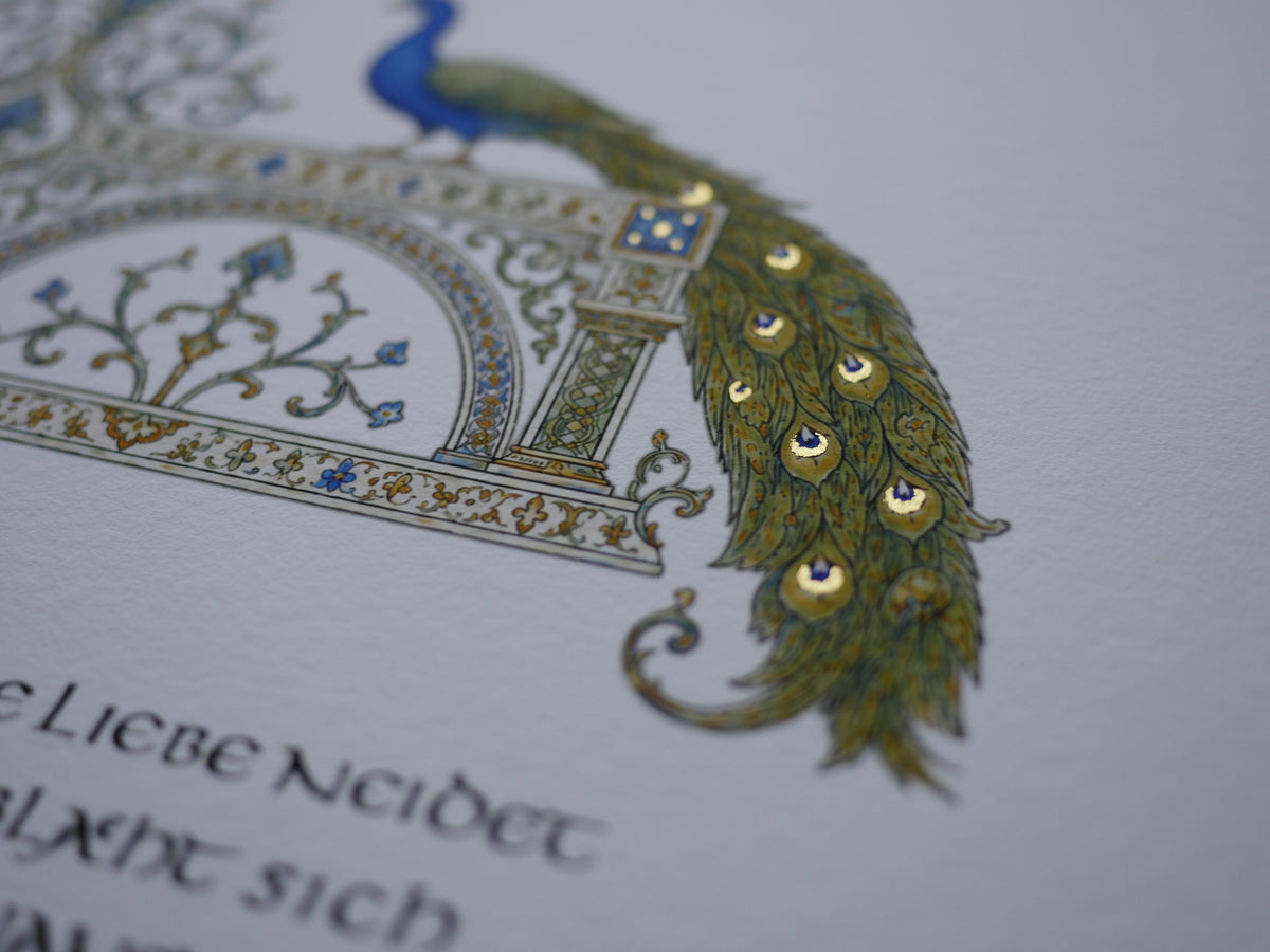 Hohelied der Liebe Wandbild – handvergoldeter Giclée-Druck A3+ mit Pfauen | 1. Korinther 13 |  Blau Grün Gold