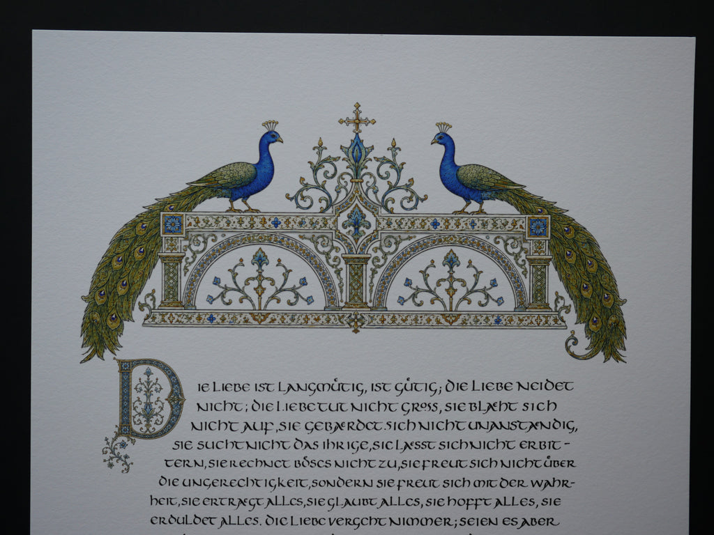Hohelied der Liebe Wandbild – handvergoldeter Giclée-Druck A3+ mit Pfauen | 1. Korinther 13 |  Blau Grün Gold