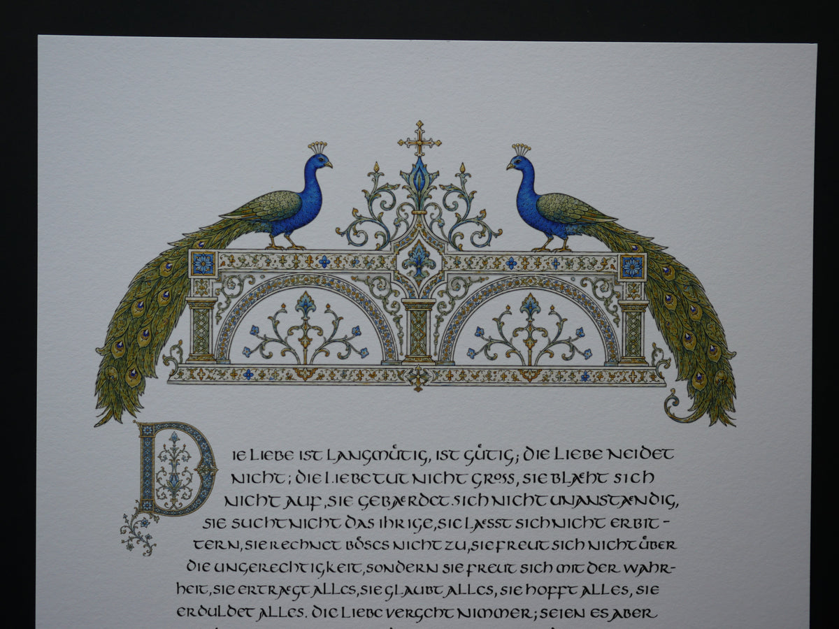 Hohelied der Liebe Wandbild – handvergoldeter Giclée-Druck A3+ mit Pfauen | 1. Korinther 13 |  Blau Grün Gold